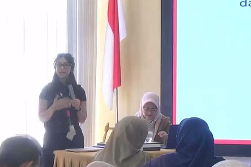 Dokter spesialis kandungan yang tergabung dalam POGI (Perkumpulan Obstetri dan Ginekologi Indonesia) Cabang DKI Jakarta dr. Natasya Prameswari, Sp.OG dalam diskusi daring yang digelar Dinas PPAPP, Selasa (13/8/2024). ANTARA/tangkapan layar.