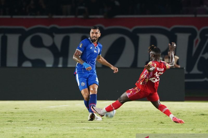 Julian Guevara Jalani Pemulihan Usai Cedera Parah di Laga Arema FC