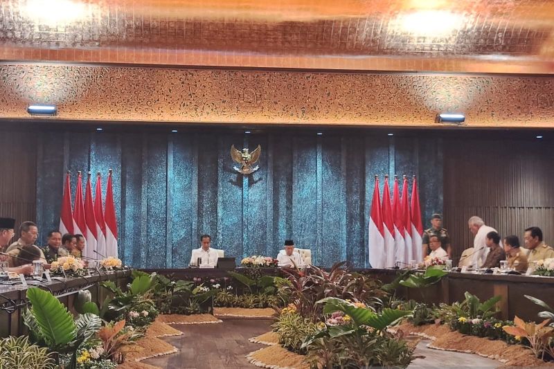 President Joko Widodo in a briefing with regional heads throughout Indonesia at IKN State Palace, East Kalimantan, on Tuesday, August 13, 2024. (ANTARA/Mentari Dwi G/rst)