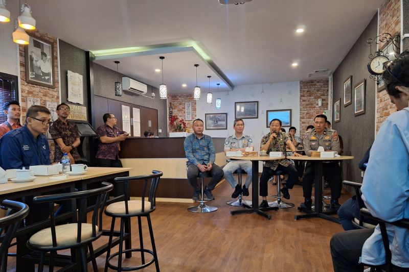 Bapenda Bali membahas rencana penambahan samsat drive thru dua waktu, di Denpasar, Selasa (13/8/2024). ANTARA/Ni Putu Putri Muliantari