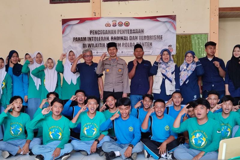 Polda Banten sosialisasikan pencegahan intoleransi kepada pelajar di Kabupaten Pandeglang, Selasa (13/8/2024). (ANTARA/Susmiatun Hayati)