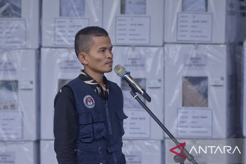Ketua KPU Kabupaten Bangka Barat Darjiyono. (ANTARA/ Donatus Dasapurna)