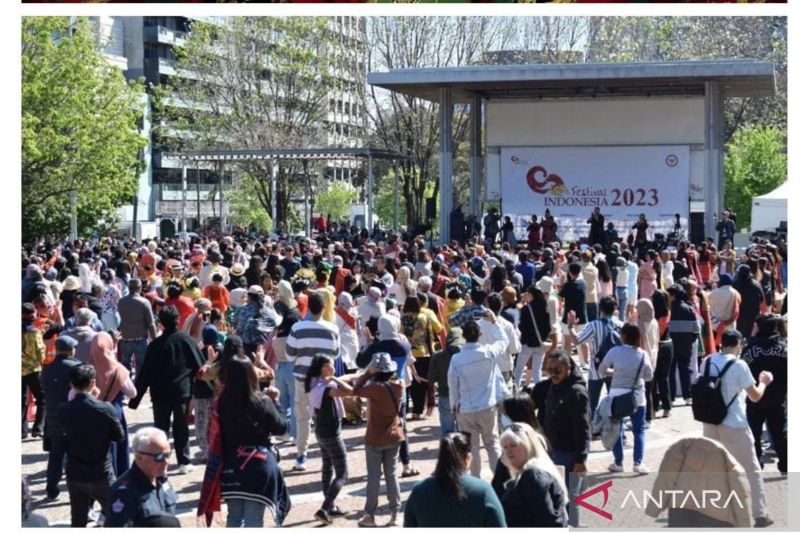 (ARSIP) Pengunjung memadati Festival Indonesia di Argyle Square, Melbourne, Australia pada 2023. (ANTARA/HO-KJRI Melbourne)