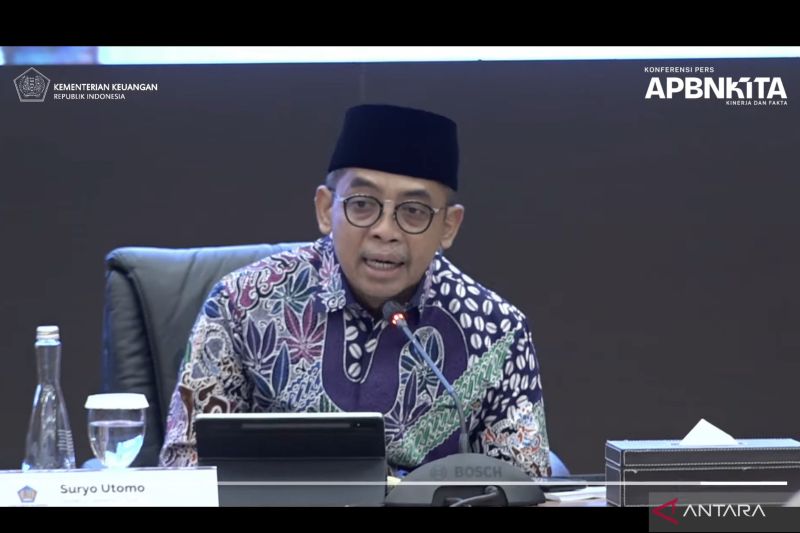 Direktur Jenderal Pajak Suryo Utomo dalam konferensi pers APBN KiTa Edisi Agustus 2024 di Jakarta, Selasa (13/8/2024). ANTARA/Imamatul Silfia