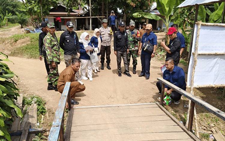 Tim Kecamatan Monitoring dan Evaluasi Penggunaan Dana Desa Anjir Mambulau Timur