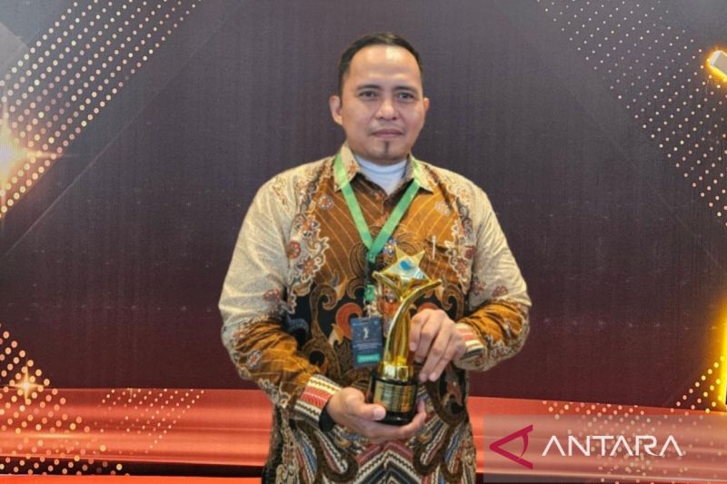 Kepala Puskesmas Sukadami Bekasi Raih Penghargaan Nakes Teladan Nasional
