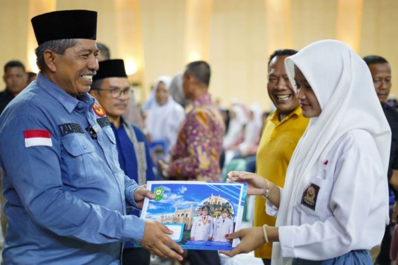 Pemerintah Siak Bantukan 253 Beasiswa untuk Anak Miskin Lanjutkan Pendidikan