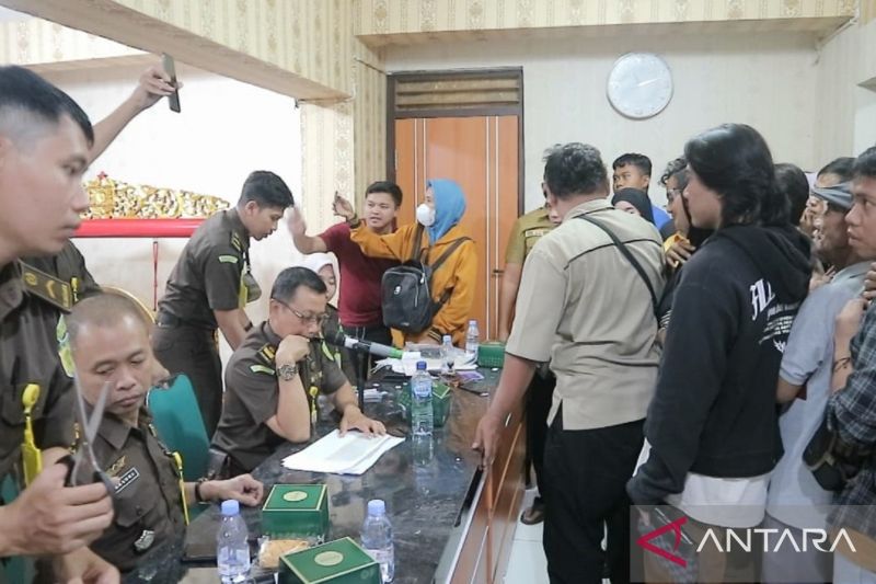 Kejari Kota Madiun Jual 50 Ponsel Rampasan Negara, Hasilkan Belasan Juta Rupiah