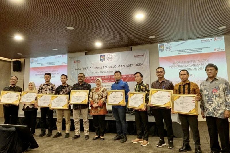 Kalsel Raih Penghargaan Terbaik Penyampaian Laporan Aset Desa Nasional
