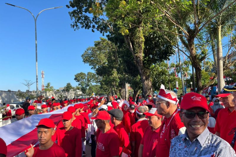 Pemprov Sultra Bentangkan Bendera Merah Putih 79 Meter Sambut HUT RI ke-79