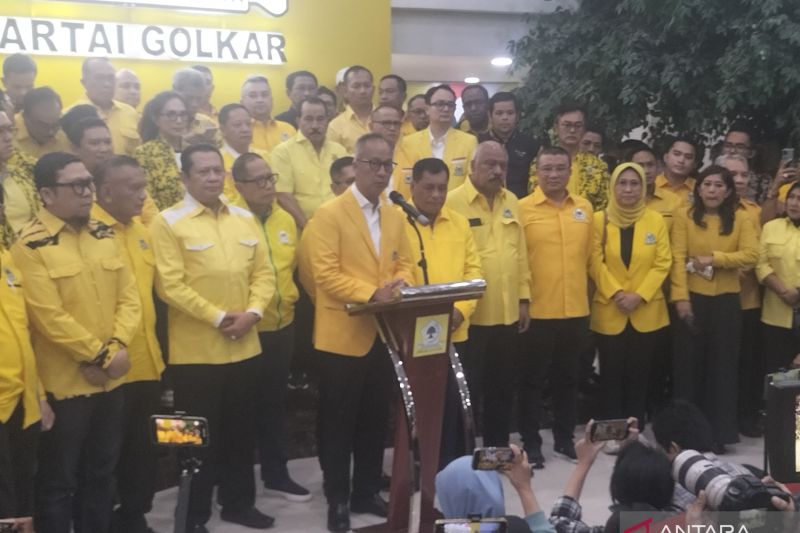 Plt Ketua Umum Partai Golkar Agus Gumiwang di kantor DPP Partai Golkar, Selasa (13/8/2024) (ANTARA/Walda Marison)