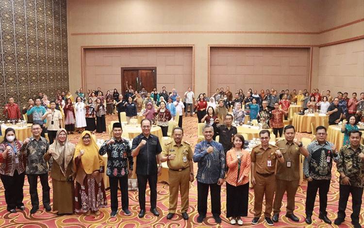 Foto bersama saat forum sekolah penggerak di Palangka Raya, Selasa, 13 Agustus 2024. (FOTO:ASEP)