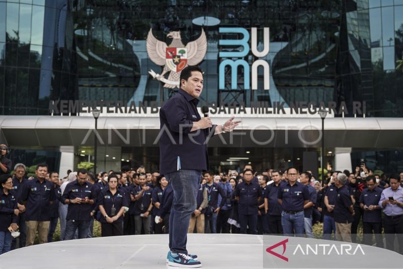Arsip Foto - Menteri BUMN Erick Thohir menyampaikan kata sambutan pada Peringatan 25 Tahun Kementerian BUMN di Jakarta, Kamis (13/4/2023). ANTARA FOTO/Dhemas Reviyanto/hp.