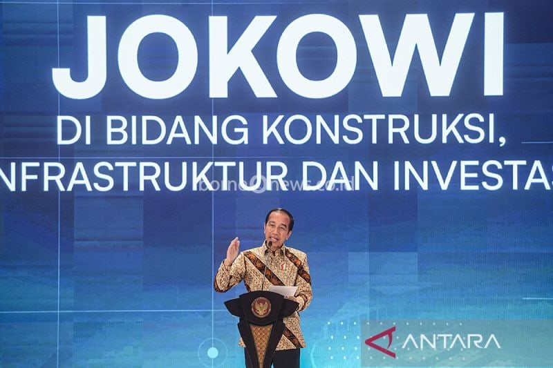 Presiden Joko Widodo menyampaikan pidato pada acara Refleksi dan Catatan 10 Tahun Pemerintahan Jokowi di Bidang Konstruksi, Infrastruktur dan Investasi di Jakarta, Rabu (31/7/2024). ANTARA FOTO/Muhammad Adimaja/aww/am.