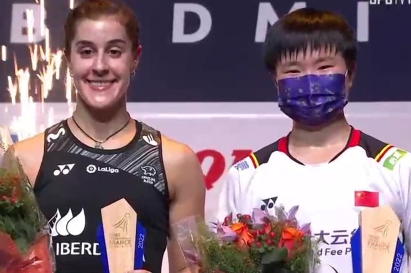 He Bing Jiao dan Carolina Marin(tangkapan layar) (1)