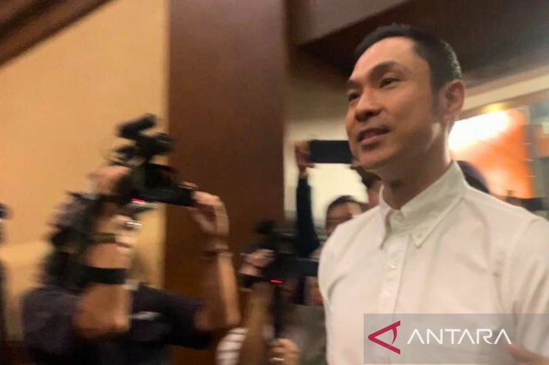 Perpanjangan tangan dari PT Refined Bangka Tin, Harvey Moeis memasuki ruang sidang Pengadilan Tipikor Jakarta, Rabu (14/8/2024). (ANTARA/Agatha Olivia Victoria)