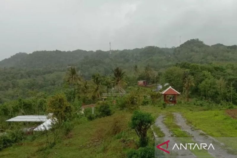 Wilayah Bukit Dermo di wilayah perbukitan Kelurahan Selopamioro, Kecamatan Imogiri, Bantul, Daerah Istimewa Yogyakarta. ANTARA/Hery Sidik