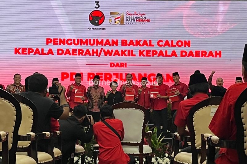 Ketua Umum PDI Perjuangan Megawati Soekarnoputri usai menyerahkan surat rekomendasi kepada calon kepala daerah dan wakil kepala daerah yang akan maju dalam Pilkada Serentak 2024 di Kantor PDIP, Jakarta, Rabu (14/8/2024). (ANTARA/Narda Margaretha Sinambela)