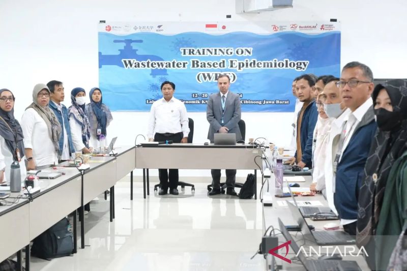 Kegiatan Pelatihan Wastewater Based Epidemiology (WBE) di Laboratorium Genomik, Kawasan Sains dan Teknologi (KST) Soekarno Cibinong, Bogor, Senin (12/8/2024). (ANTARA/HO-BRIN)