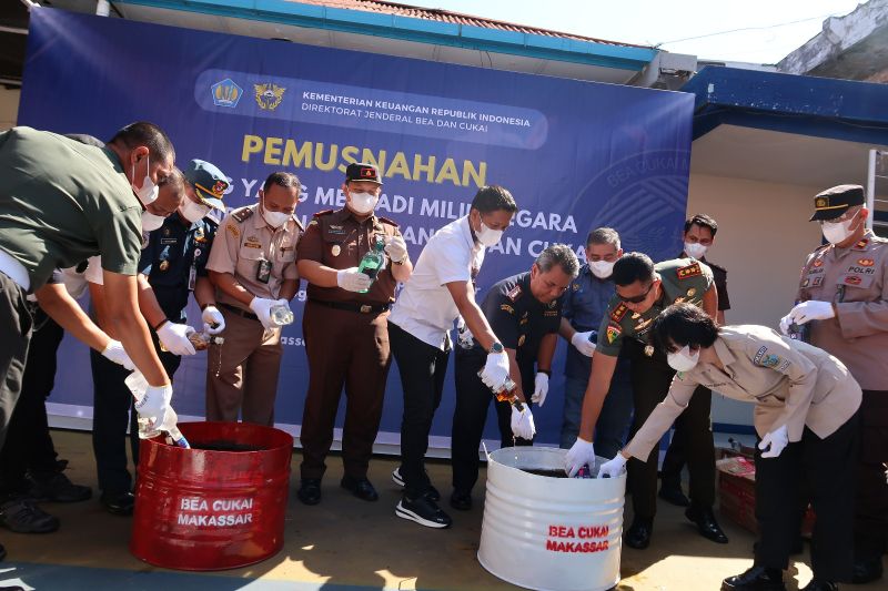Pemusnahan Barang Ilegal Bea Cukai Makassar Capai Rp3,9 Miliar