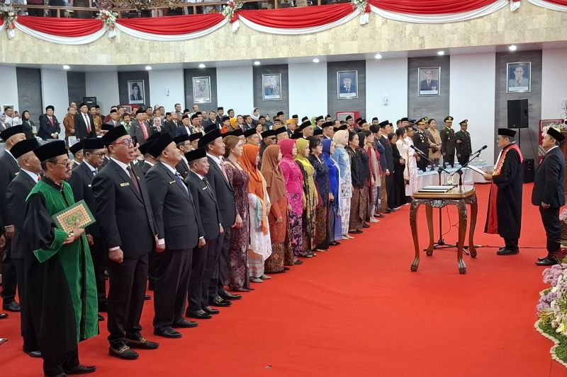 Pengambilan sumpah anggota Dewan Perwakilan Rakyat Daerah (DPRD) Kota Semarang periode 2024-2029 di Gedung DPRD Kota Semarang, Rabu (24/8/2024). (ANTARA/Zuhdiar Laeis)
