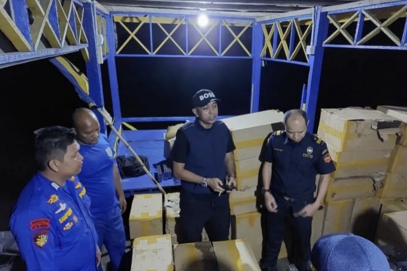 Polres Inhil Sita 4.000 Slop Rokok Ilegal di Perairan Concong