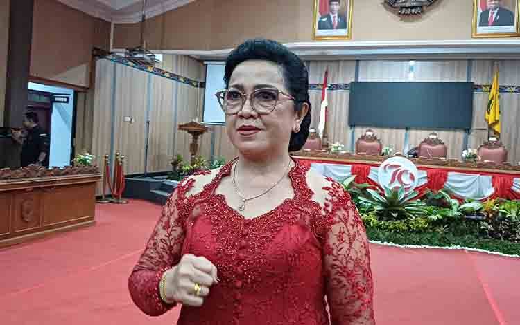 Ketua sementara DPRD Kabupaten Kotawaringin Timur Rinie. (FOTO: DEWIP)
