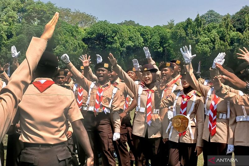 Ilustrasi - Para petugas upacara selebrasi usai menuntaskan tugas dalam peringatan Hari Pramuka ke-63 yang dihadiri oleh Wakil Presiden Ma'ruf Amin di Bumi Perkemahan Cibubur, Jakarta Timur, pada Rabu (14/8/2024). (ANTARA/Lintang Budiyanti Prameswari)