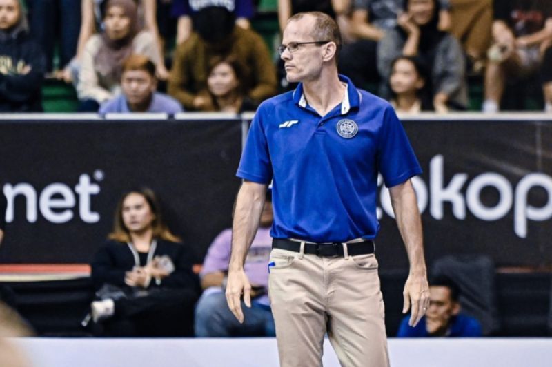 Thomas Roijakkers saat memimpin RANS Simba Bogor dalam salah satu pertandingan Indonesian Basketball League (IBL) 2024. ANTARA/HO-IBL
