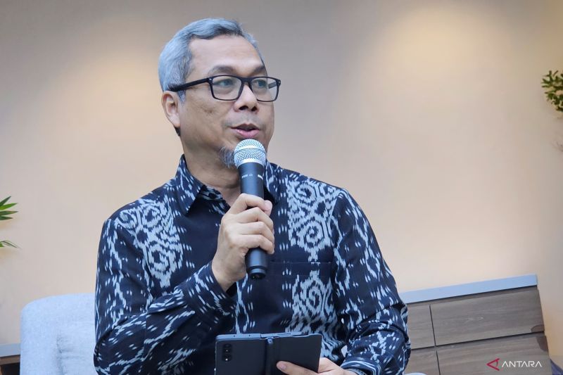 Usman Kansong yang mengumumkan pengunduran diri sebagai Direktur Jenderal Informasi dan Komunikasi Publik (Dirjen IKP) Kementerian Kominfo di kantor Kementerian Kominfo, Jakarta Pusat, Rabu (14/8/2024). (ANTARA/Livia Kristianti)