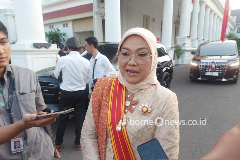 Menteri Ketenagakerjaan Ida Fauziyah di Kompleks Istana Kepresidenan, Jakarta, Rabu (14/8/2024). (ANTARA/Andi Firdaus)