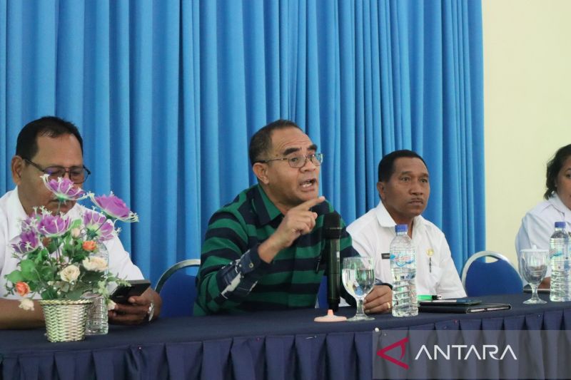 Kepala Dinas Pendidikan dan Kebudayaan Provinsi NTT Ambrosius Kodo (ANTARA/Gecio Viana)
