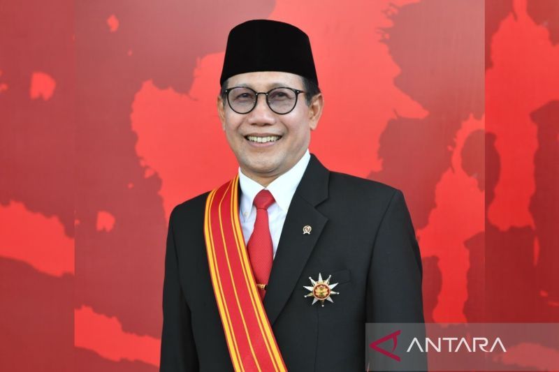 Menteri Desa Terima Bintang Mahaputera Adipradana dari Jokowi
