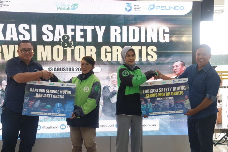 Suasana disela kegiatan Safety Riding yang digelar Pelindo Group si wilayah kerja Makassar. Antara/ HO-Pelindo