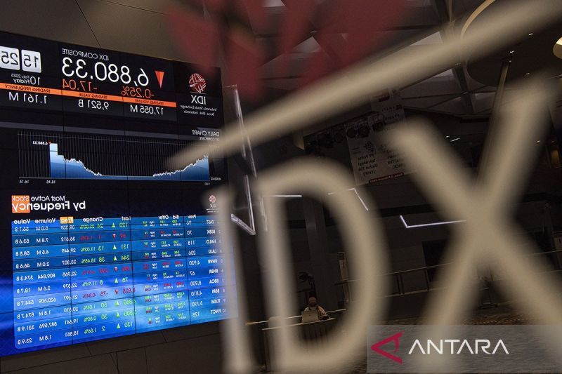 Ilustrasi - Pergerakan Indeks Harga Saham Gabungan (IHSG) di Bursa Efek Indonesia. ANTARA FOTO/Sigid Kurniawan/YU/aa.