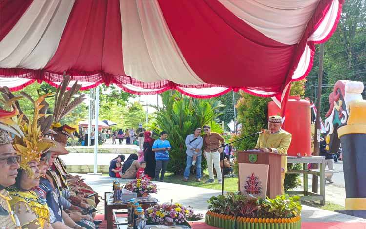 Festival Karnaval 2024 Pulang Pisau Dorong Generasi Muda Cinta Budaya Daerah