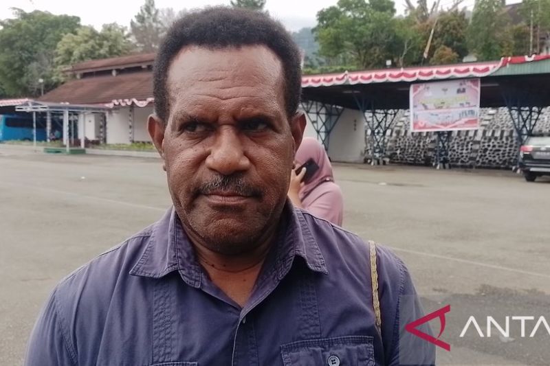 Kepala Disperindag Kabupaten Jayapura Theopilus H Tegai. ANTARA/Yudhi Efendi