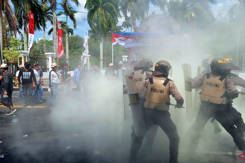 Polresta Pangkalpinang menggelar simulasi penanganan konflik Pilkada 2024 di Pangkalpinang, Kamis (15/8/2024). (ANTARA/ HO-Mega)
