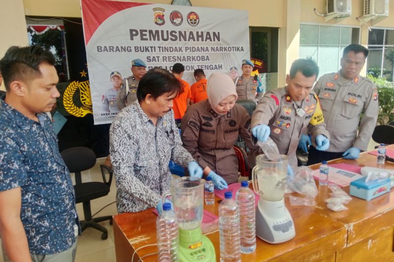 Polres Lombok Tengah Musnahkan Sabu Seharga Rp800 Juta