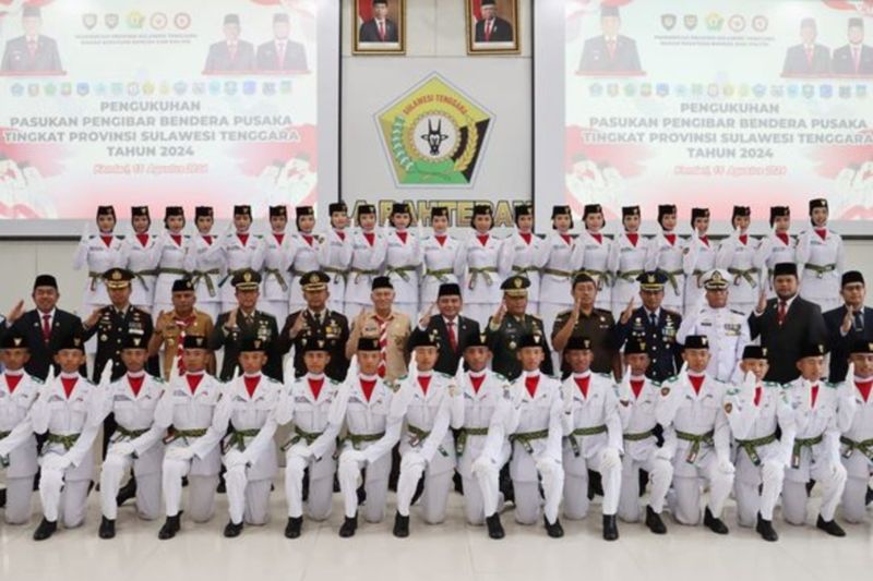 Pengukuhan 43 Calon Anggota Paskibraka Sultra untuk HUT RI