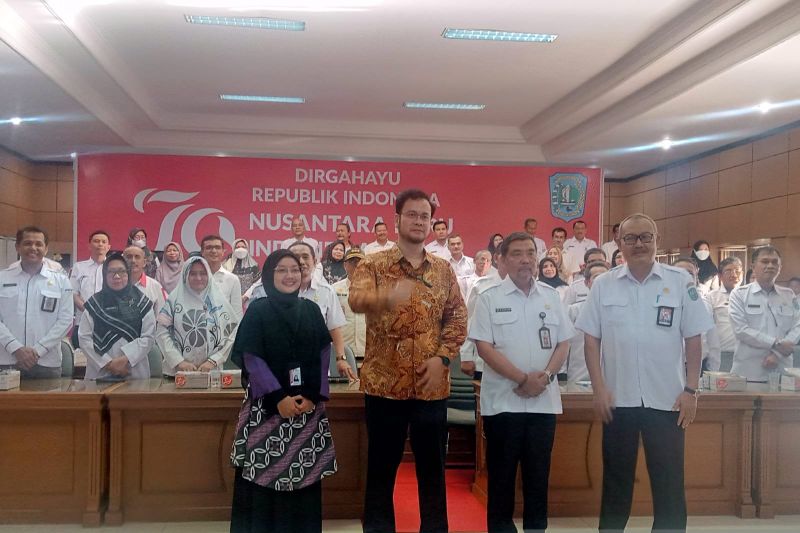 Foto bersama peserta observasi calon kabupaten/kota anti korupsi oleh KPK RI di Kabupaten Belitung (ANTARA/Kasmono/Apriliansyah)