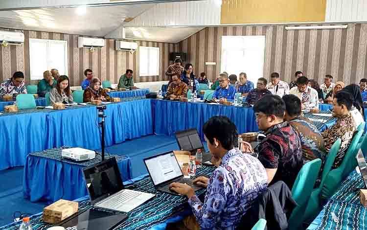 Kegiatan Focus Group Discussion (FGD) terkait pembahasan delineasi wilayah perencanaan dan penjaringan isu pembangunan berkelanjutan Rencana Detail Tata Ruang (RDTR), bertempat di aula Senyiur Hotel, Kamis, 15 Agustus 2024. (Foto: Dhani)