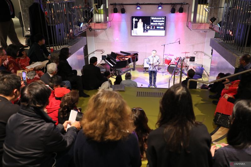 Konsul Jenderal RI Sydney, Vedi Kurnia Buana, saat menyampaikan sambutan pada acara Indonesia Music Night di Australian Institute of Music, Australia. ANTARA/HO-KJRI Sydney