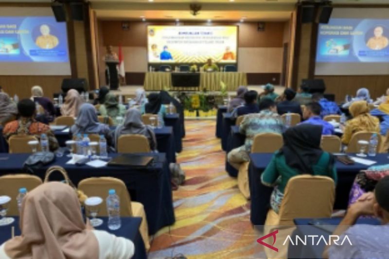 Dinas Koperasi dan UKM Provinsi Kalimantan Selatan menggelar Bimbingan Teknis (Bimtek) Pengembangan Kehidupan Berkoperasi di salah satu hotel di Banjarmasin. (ANTARA/HO-MC Kalsel)
