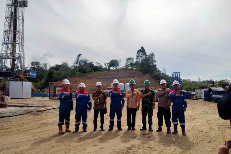 PT. Pertamina EP Tarakan kembali melakukan tajak dua sumur minyak di kawasan Pamusian SE-1 dan Pamusian SE-2 Tarakan, Kamis (15/8). ANTARA/Susylo Asmalyah