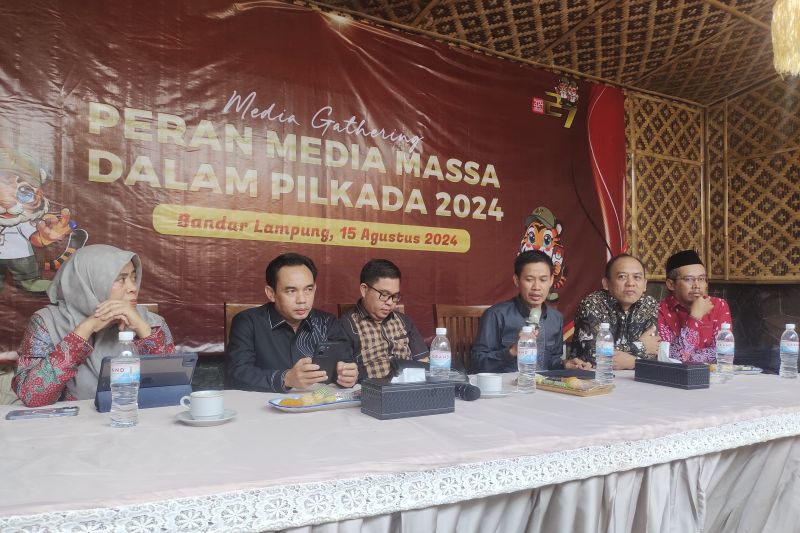 Komisi Pemilihan Umum (KPU) Lampung menggelar konfrensi pers terkait tahapan Pilkada Serentak 2024. Bandarlampung, Kamis (15/8/2024). (ANTARA/Dian Hadiyatna)