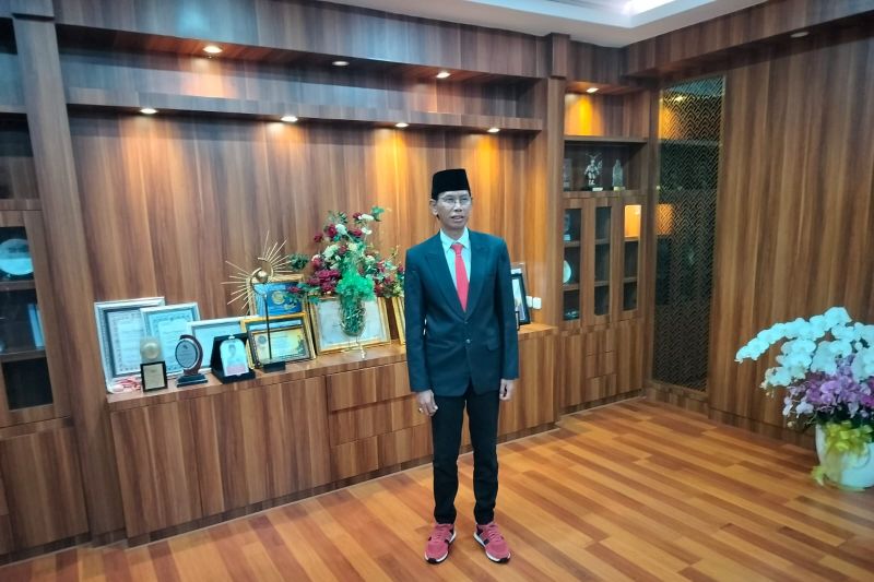 Ketua DPRD Kota Surabaya Adi Sutarwijono (ANTARA/Indra Setiawan)