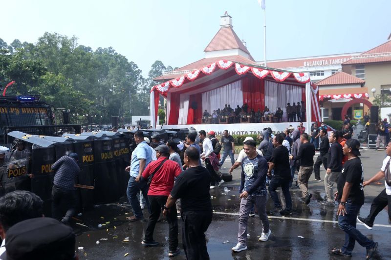 Acara simulasi Sistem Pengamanan Kota (SISPAMKOTA) dalam rangka pengamanan Pilkada serentak 2024 yang diselenggarakan di Taman Elektrik Kamis. ANTARA/HO-Pemkot Tangerang