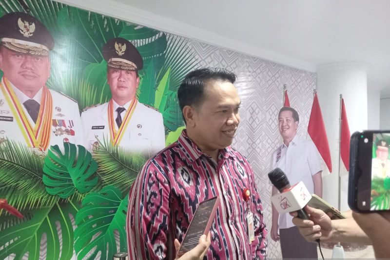 Kepala OJK Sulutgomalut Robert Sianipar, di Manado, Kamis (15/8/2024). ANTARA/Nancy L Tigauw.