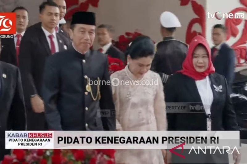Tangkap layar Presiden Joko Widodo dan Iriana saat menghadiri Sidang Tahunan MPR dan Sidang bersama DPR dan DPD Tahun 2024 Kompleks Parlemen Senayan, Jakarta, Jumat (16/8/2024). ANTARA/Mentari Dwi Gayati.